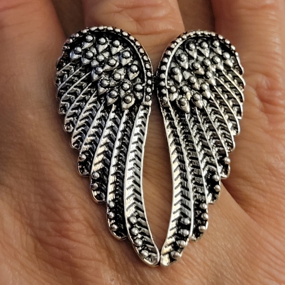 Wings of an Angel Heart Shaped Oxidized Heavy Silver Statement Ring - Picture 5 of 7